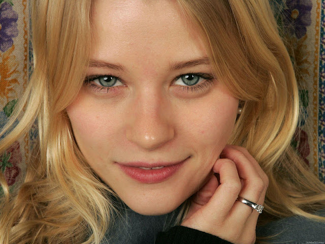 Emilie De Ravin Biography and Photos 2012