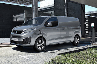 Peugeot e-Expert Panel Van (2021) Front Side