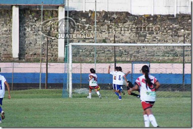 empuja el balon al fondo del arco  lesli rosales al 64 empata el juego