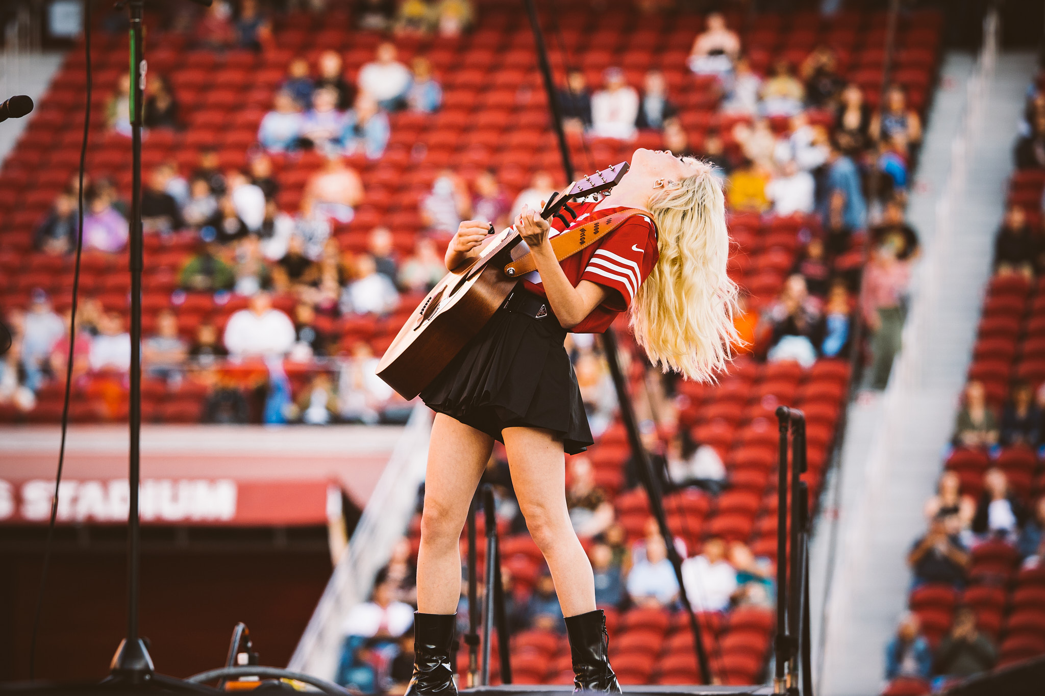 Maisie Peters @ Levi's Stadium (Photo: Matt Pang)