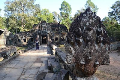 Artefak singa penjaga gerbang Angkor Wat