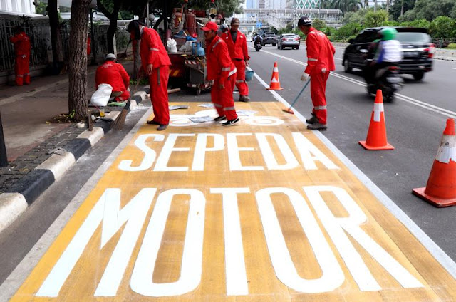 LALU LINTAS JL TAMBRIN MENINGKAT 35 PERSEN SETELAH PERUBAHAN JALUR SEPEDA MOTOR