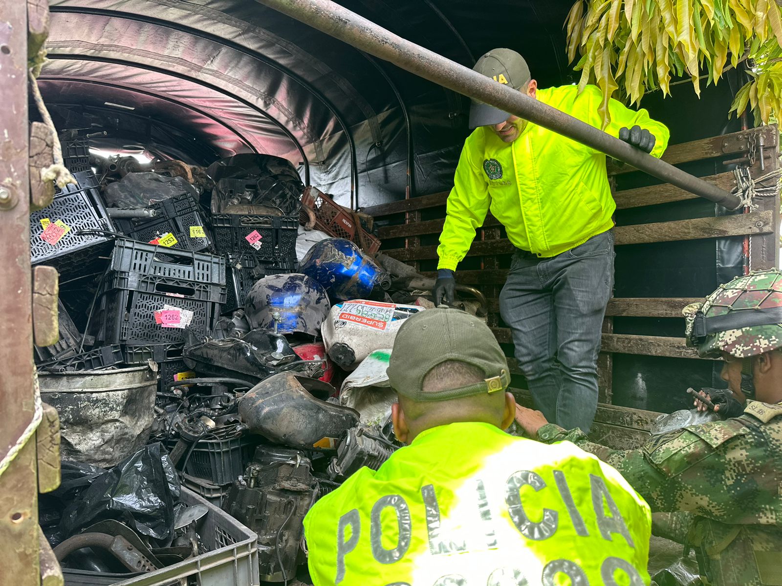 https://www.notasrosas.com/En La Paz, Policía Cesar desmantela desguazadero de motos y captura a tres personas