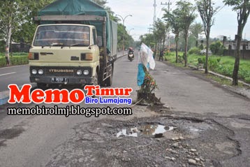 Kubangan Air PDAM di Jalan Berlubang