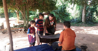 Templos de Angkor. Músicos mutilados en Banteay Srei.