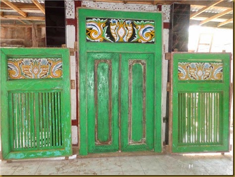 Pintu dan jendela hijau bunga