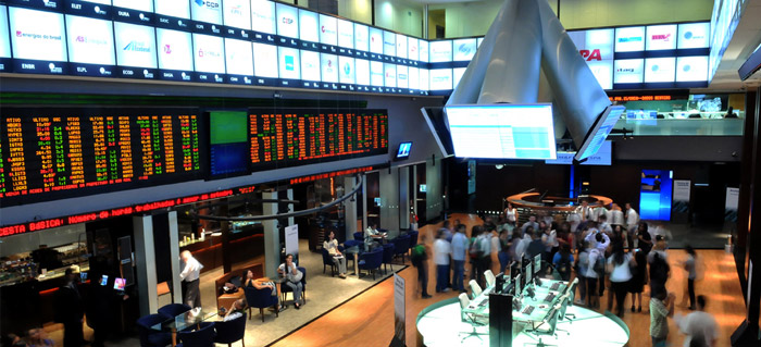 Bovespa opera perto da estabilidade por cautela política, em dia de feriado nos EUA