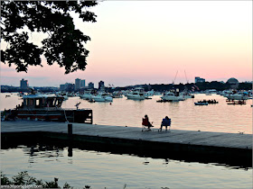 Atardecer del Día de la Independencia en la Esplanade de Boston 