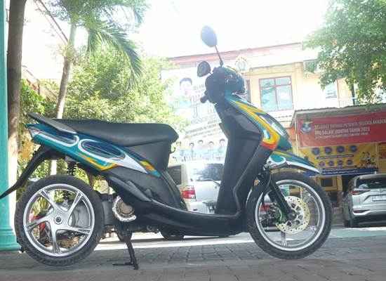 SMK 1 PGRI Ngawi-GRISA-siswa jurusan Teknik Sepeda motor (TSM) berhasil modifikasii motor matic dikonversi jadi motor listrik