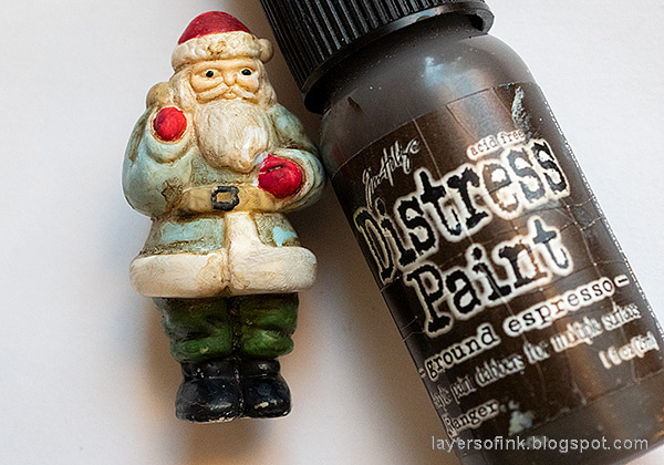 Layers of ink - Santa in a snowy forest tutorial by Anna-Karin Evaldsson. Add Distress Mica Flakes and Rock Candy.