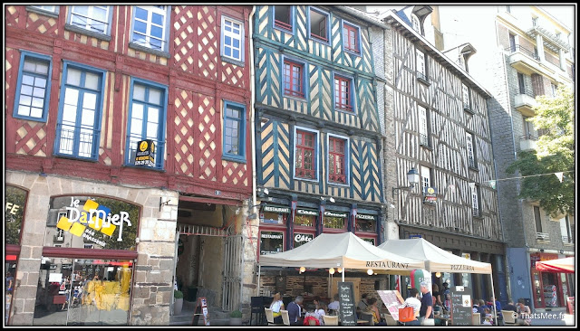 Rennes Place sainte Anne maison colombage Bretagne, bar le Damier Rennes place sainte Anne