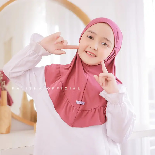 Belajar Memakai Hijab untuk Anak Muslimah