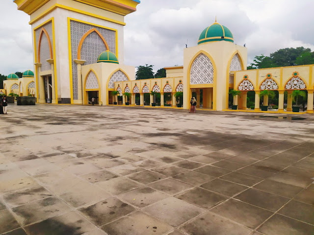 pulau 1000 masjid