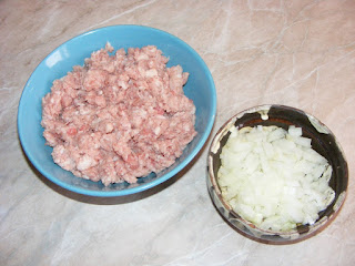 retete cu carne tocata de porc, preparate din porc si ceapa, retete culinare,