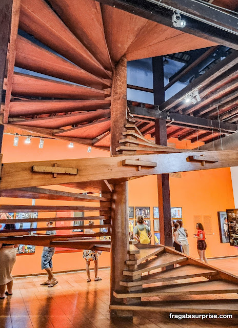 Escadaria de Lina Bo Bardi no Museu de Arte Moderna da Bahia