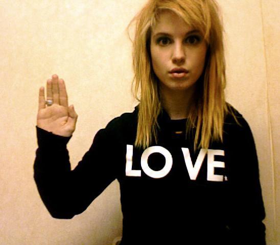 hayley williams twitter picture. hayley williams twitter pic