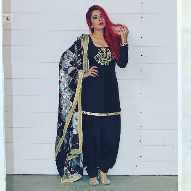 10 Jasmine Sandlas Cute Selfies Photos 2018,Jasmine Sandlas Cute Selfies Photos 2018,Jasmine Sandlas Cute Selfies,Jasmine Sandlas Cute Selfies Photos