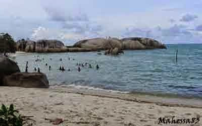 8 Pantai Wisata Tanjung Pandan Belitung Paling Populer