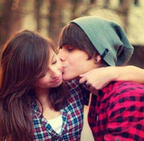 Romantic Love Couple Kiss Profile Picture for Whatsapp & Facebook