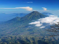 10 PUNCAK GUNUNG TERTINGGI DI INDONESIA