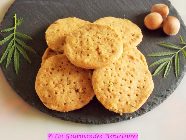 Shortbreads vegan aux noisettes fraîches et aux feuilles de tagette