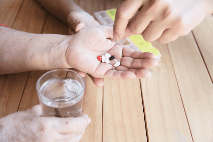 4 Cara Mengatasi Kecanduan Obat yang Paling Tepat dan Ampuh