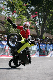 Indonesian stunt riding