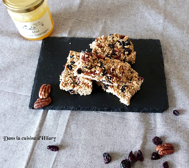 Granola barres aux miel, myrtilles et noix de pécan