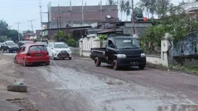 Parah,, Jalan Rusak Dan Berlubang Poros Pinrang Sidrap, Aktivis LMF Siap Aksi Di Kantor Pemprov Sulsel