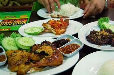 Resep Masakan Khas Indonesia: Rumah Makan Ayam Bakar Wong 