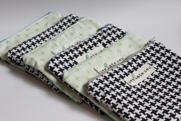 15 Zipper Pouch Tutorials