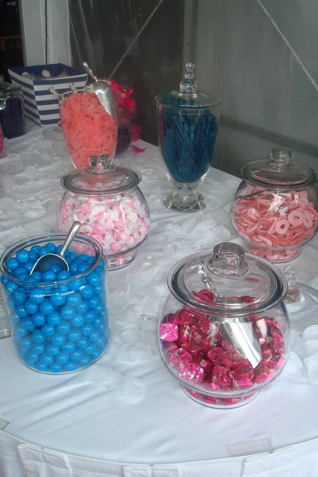 candy bar at wedding