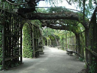 Laubengang im Hofgarten der Würzburger Residenz