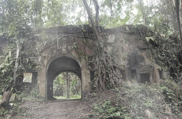 benteng karang bolong