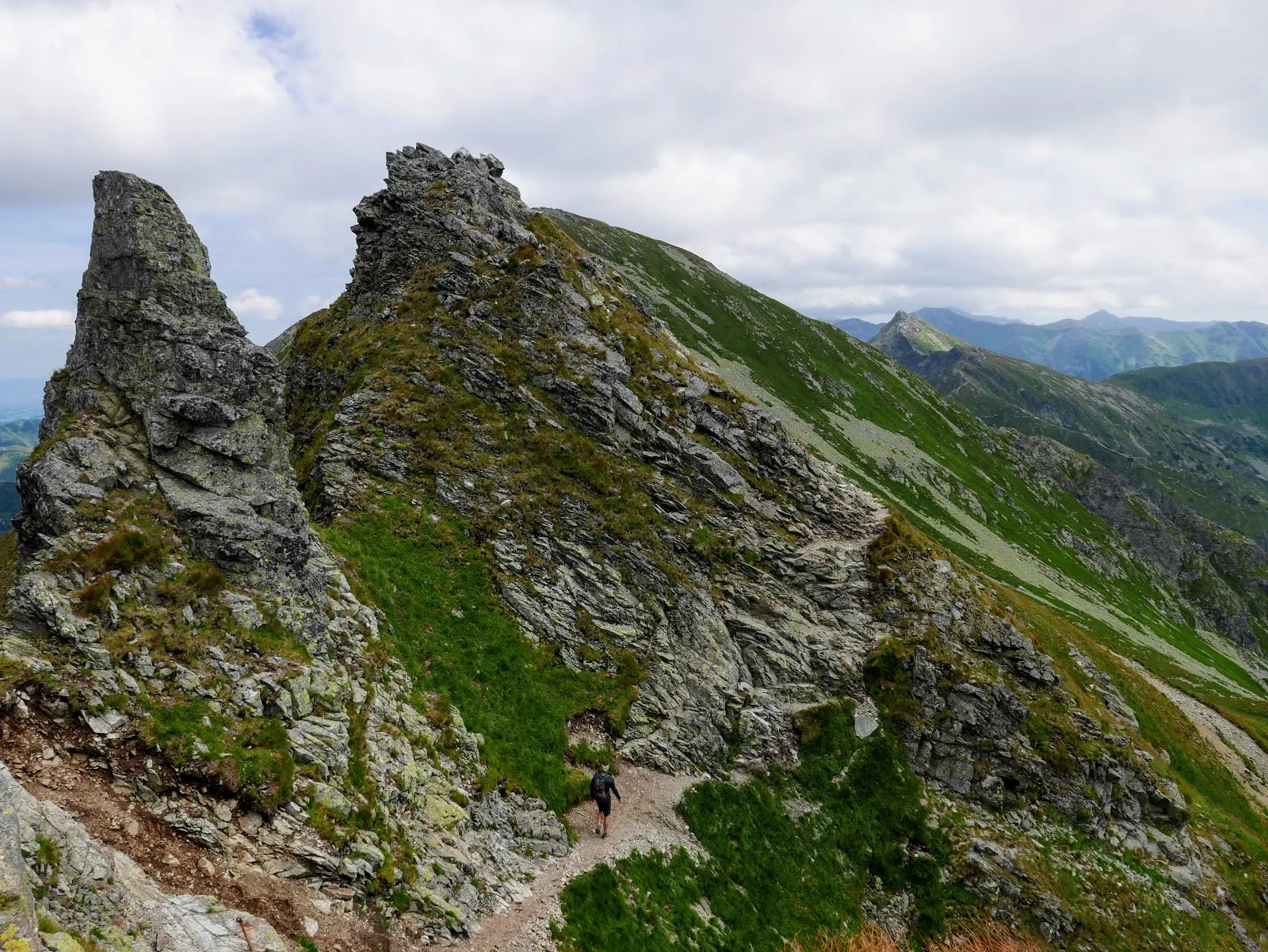 tatry, tatry zachodnie, tatry blog, tatry zachodnie blog, tatry słowacja, tatry słowacja blog, tatry dla początkujących, tatry dla zaawansowanych, szlaki w tatrach dla początkujących, szlaki w tatrach dla średniozaawansowanych, główna grań tatr, tatry zdjęcia blog, tatry latem, tatry latem blog, tatry opis szlaku, Salatín, Baníkov, Hrubá kopa, Plačlivé, Ostrý Roháč, Volovec, Rákoň, Salatyn, Banówka, Rohacz Płaczliwy, Rohacz Ostry, Wołowiec, Rakoń, Rohacka dolina, rohacki kon, orla perć tatr zachodnich, słowacka orla perć