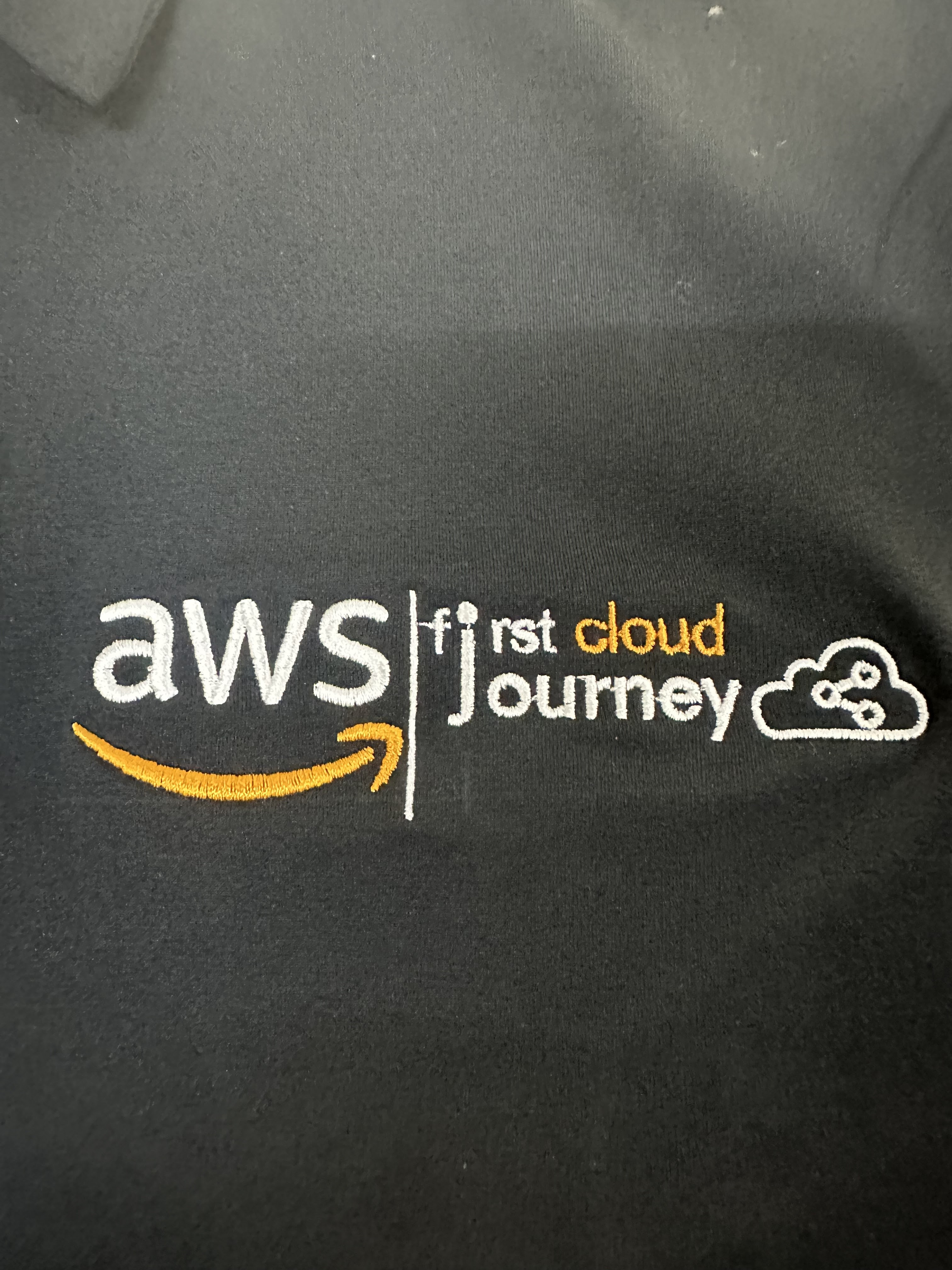 Thêu logo lên áo phông đẹp AWS