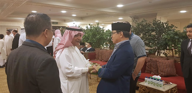 Saudi envoy hosts "Iftar" for dignitaries