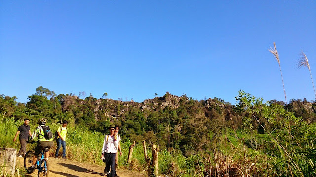 Wisata Alam Batu Dinding Kelurahan Bukit Merdeka Kecamatan Samboja - M 