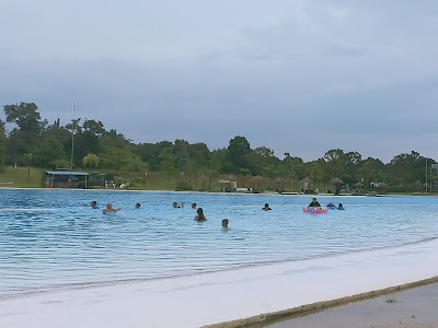 Berenang di Crystal Lagoon