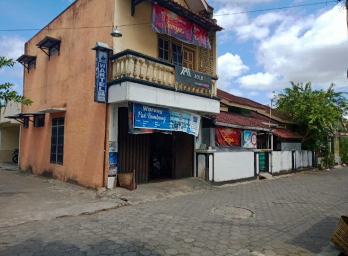 Rumah Murah Bagus 2 Lantai dan Ruang Usaha Toko Kelontong Barat Jogja Expo Center