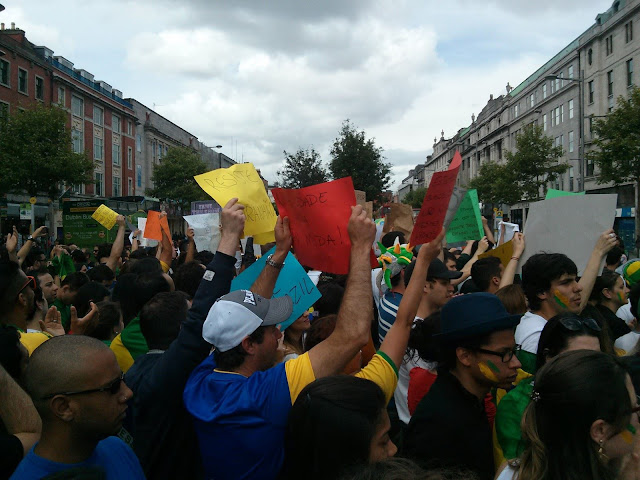 Brazilian Awakening Dublin - Protesto em Dublin no dia 16/06/2013 - 