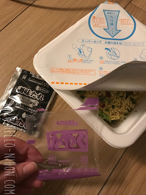 Instant yakisoba noodle packaging