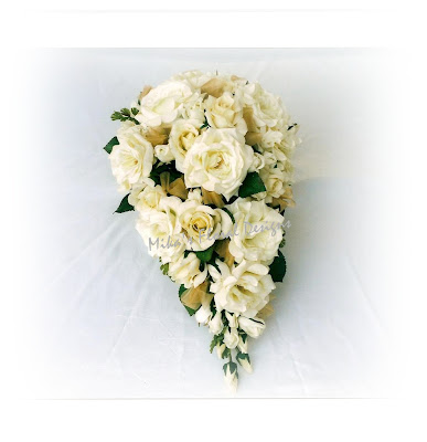 This bouquet is recommended for white cream red gold wedding colour 