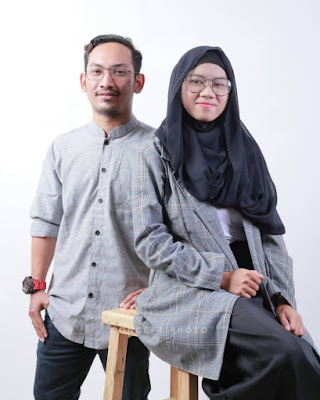 Gaya foto studio bareng pacar terbaru