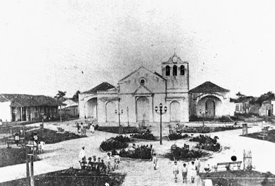 Plaza frente a la Iglesia de San Isidoro