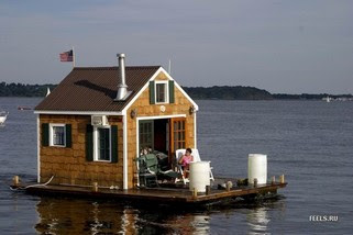 Tiny Houseboat