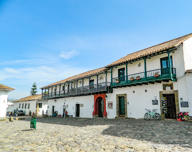 Casarões coloniais em Villa de Leyva na Colômbia