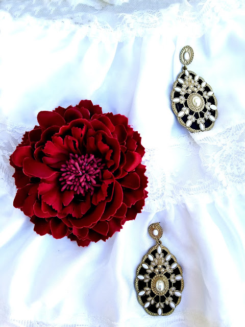 A stylish love story fashion blog lifestyle blog boho earrings boho style boho accessories red hair flower accessory