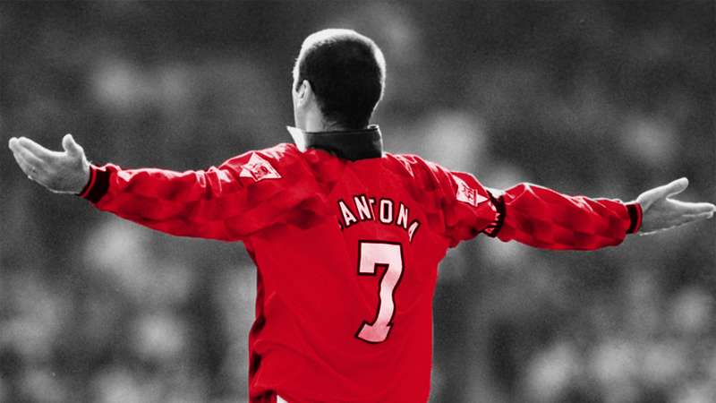 gambar selebrasi gol Eric Cantona paling unik, fenomenal, keren, terbaru, terbaik sepanjang masa