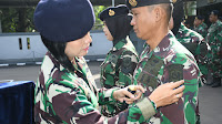 Danlanal Bandung Pimpin Upacara Bendera dan Kenaikan Pangkat Bintara, Tamtama serta PNS Lanal Bandung